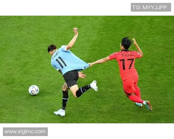 足球球星被偷亲事件引发热议 球迷和舆论为之沸腾